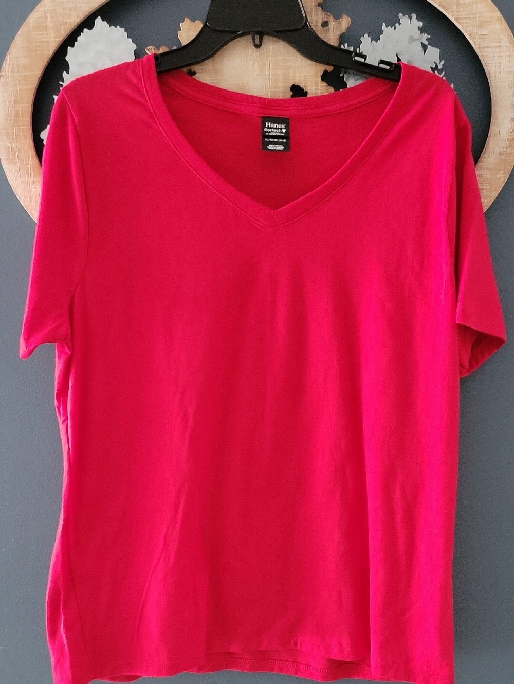 Hanes Women's V-Neck Tee - Red. Size Xlarge. 100% Cotton.